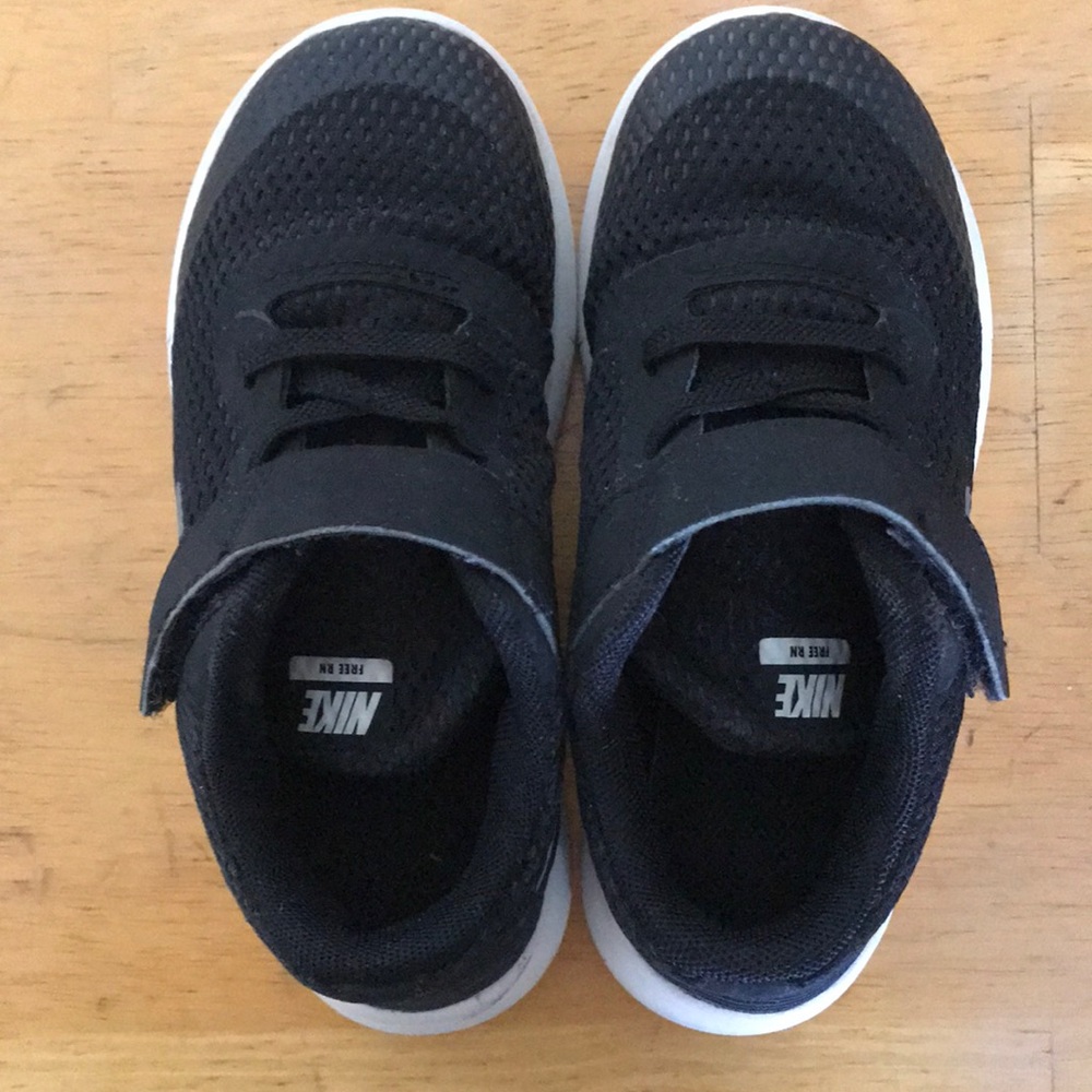 Toddler Black Nike Free Runs